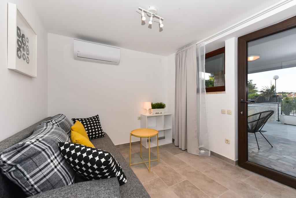 Mediterraneo Garden Apartments Petrcane Eksteriør bilde