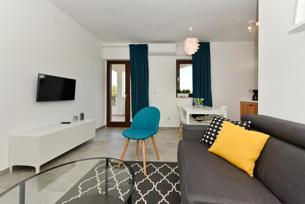 Mediterraneo Garden Apartments Petrcane Eksteriør bilde