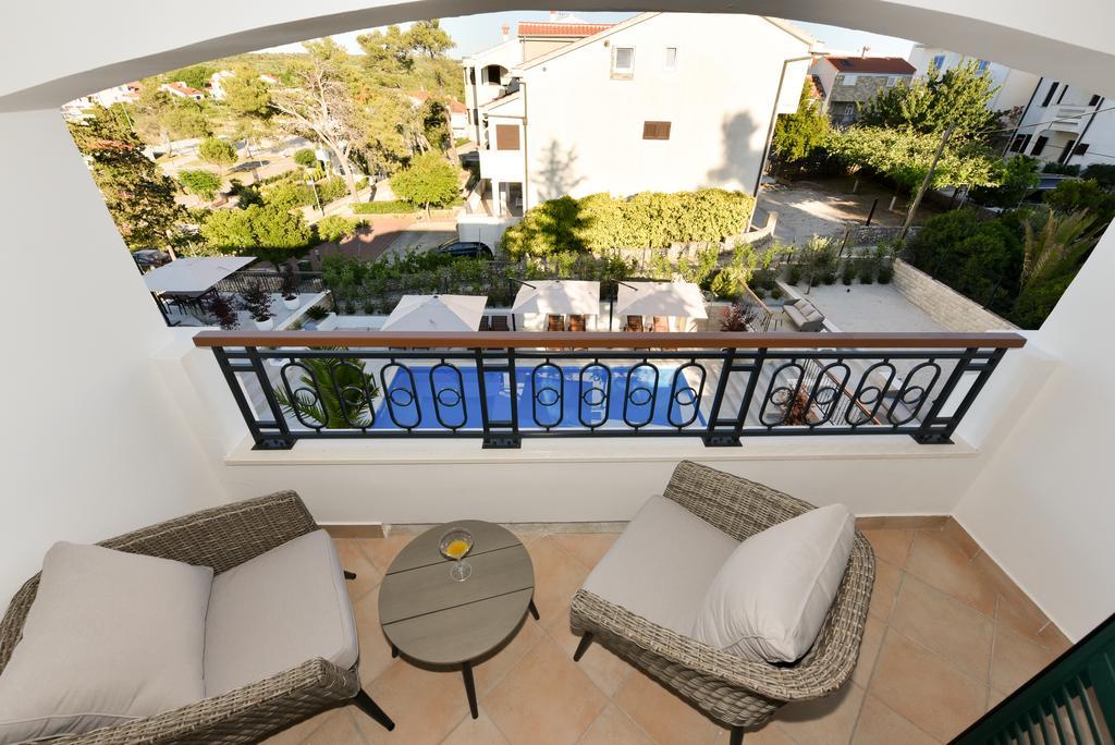 Mediterraneo Garden Apartments Petrcane Eksteriør bilde